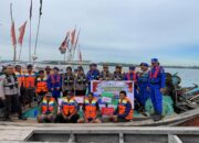 Dalam Rangka Hari Bhayangkara, Polres Dumai Layani Kesehatan Masyarakat di Atas Kapal