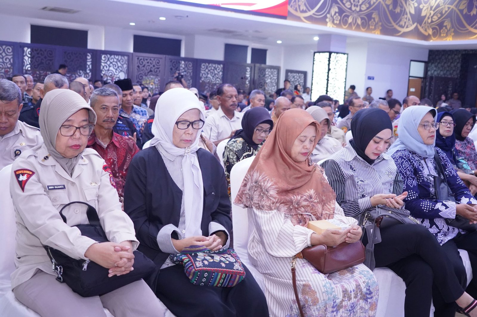 Polda Jabar Salurkan Bantuan Sosial kepada Warakawuri dalam Rangka Hari Bhayangkara ke 79