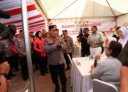 Kapolri Bagikan Sembako dan Alat Bantu Disabilitas di Puncak Bakti Kesehatan