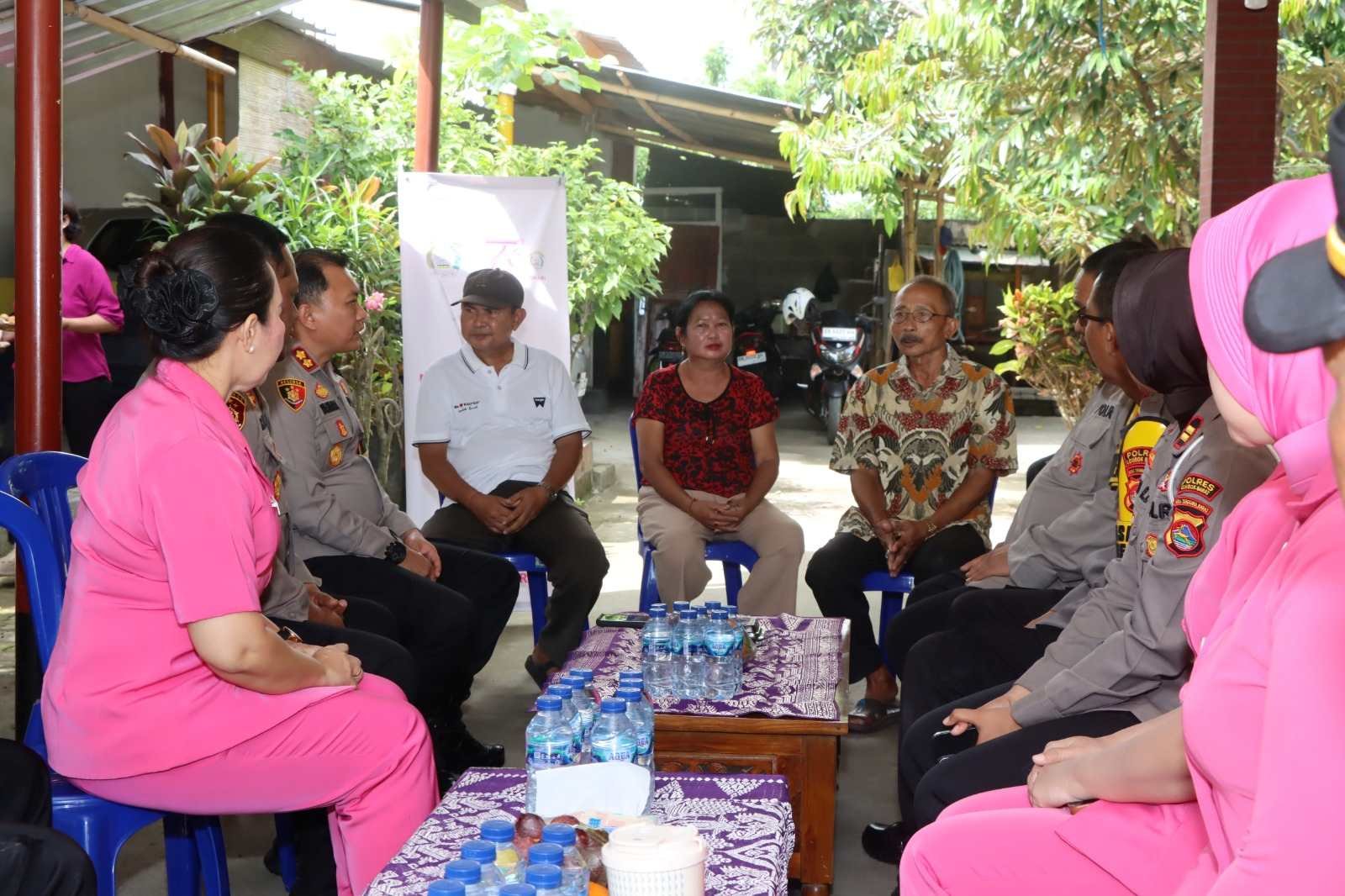 Bhayangkara ke-79: Kapolres Lobar Jalin Kedekatan dengan Senior