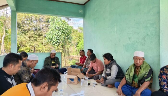 Kolaborasi Gapoktan dan Polisi Kawal Program Pertanian di Sekotong