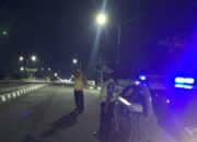 Polisi Gencarkan Edukasi Tertib Lalu Lintas di Lombok Barat saat Patroli Malam