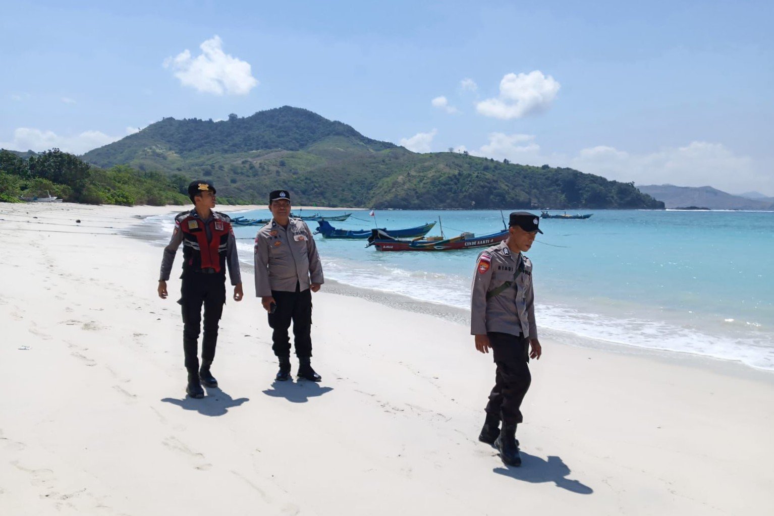 Jaga Keamanan Pulau Terluar, Polsek Sekotong Gelar Patroli dan Sambang Warga