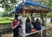 Empat Personel Polsek Sekotong Patroli Dialogis di Gunung Ketapang