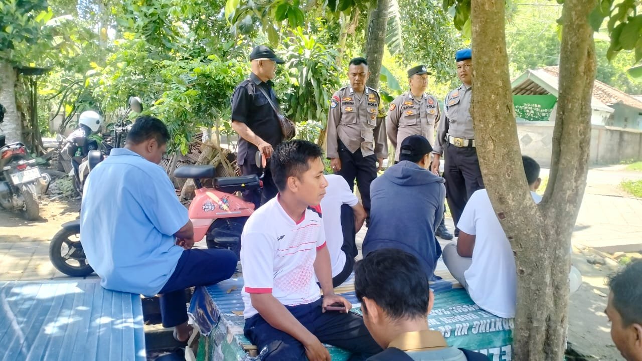 Polisi dan Warga Lembar Kompak Wujudkan Lingkungan Aman
